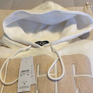 UGG REY UGGFLUFF LOGO HOODIE  Nimbus/Sand.